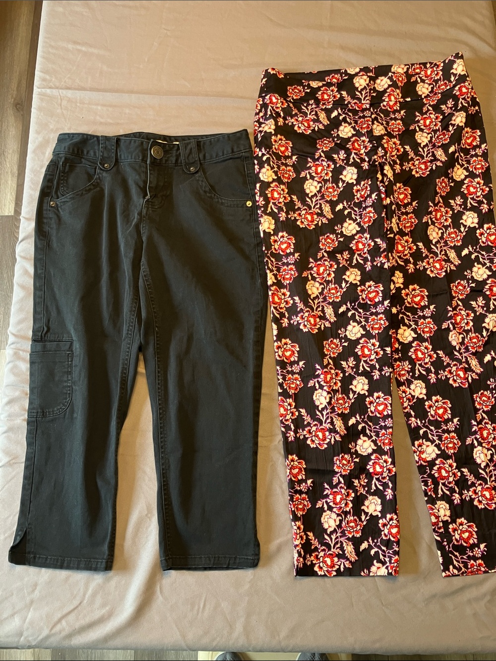 Floral Print High-Waist Women's Pants -& Black Capris